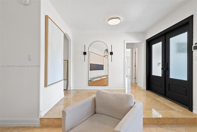 14700 SW 78th Ave in Palmetto Bay, FL - Foto de edificio - Building Photo