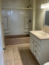 7 Cristy St, Unit Cristy 1st FL UNIT 3 in Worcester, MA - Foto de edificio - Building Photo