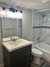 701 N Pine Island Rd, Unit 102 in Plantation, FL - Building Photo - Building Photo