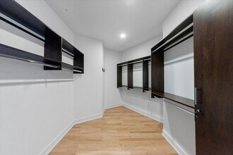 650 N Morgan St, Unit 404 in Chicago, IL - Foto de edificio - Building Photo