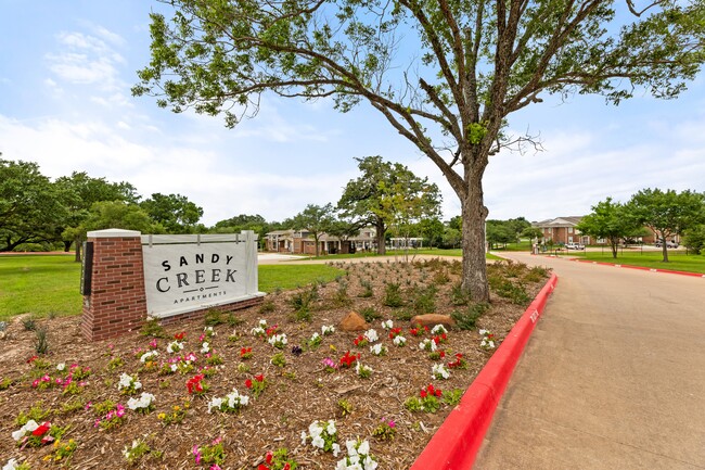 Sandy Creek Apartments in Bryan, TX - Building Photo - Building Photo