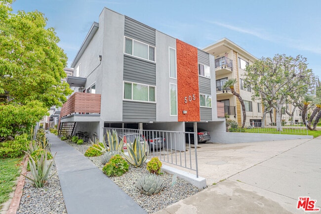 property at 505 N Kenwood St