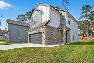 1452 Glen Oaks Dr in Conroe, TX - Building Photo - Building Photo