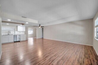 1995 Meadow Dr in Clearwater, FL - Foto de edificio - Building Photo