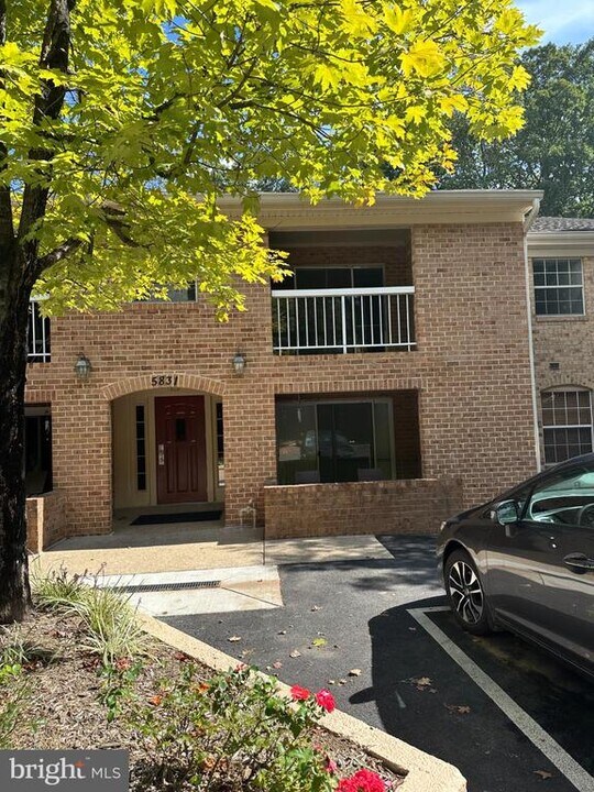 5831 Cove Landing Rd in Burke, VA - Building Photo