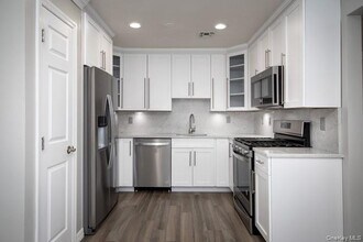 14 Village Green Dr in Port Jefferson Station, NY - Building Photo - Building Photo