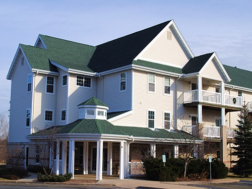 White Oaks Apartment Homes - Senior - 55+ in Greenfield, WI - Foto de edificio