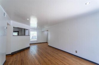 10231 Pinecrest Dr in Dallas, TX - Foto de edificio - Building Photo