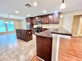 7017 Caldwell St in Hitchcock, TX - Building Photo