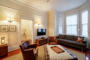 198 Bellwoods Ave in Toronto, ON - Building Photo