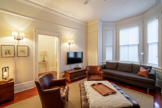 property at 198 Bellwoods Ave