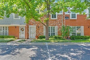 1229 Roaring Springs Rd in Fort Worth, TX - Building Photo