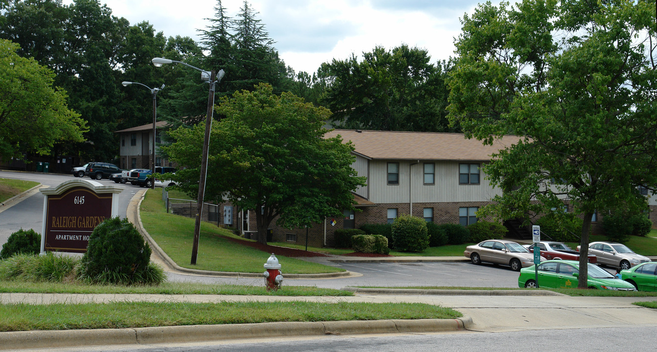 Raleigh Garden Apartments in Raleigh, NC - Foto de edificio