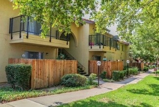Pacific Oaks Apartments in Sacramento, CA - Building Photo - Building Photo