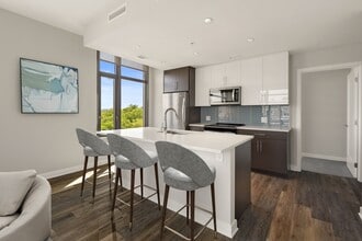 The Lindley in Chevy Chase, MD - Foto de edificio - Building Photo