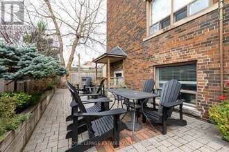 922-922 Bathurst St in Toronto, ON - Building Photo - Building Photo