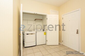7801 Point Meadows Dr in Jacksonville, FL - Building Photo - Building Photo