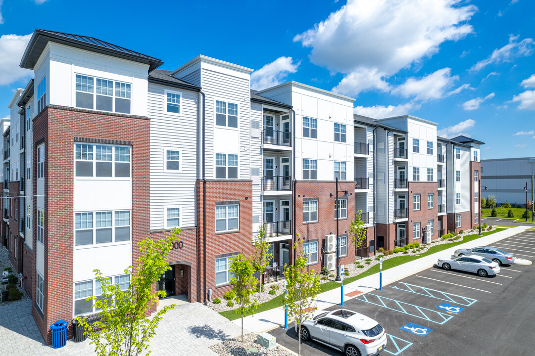 Enclave at Woodcrest Station in Cherry Hill, NJ - Foto de edificio