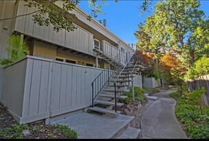 915 Apricot Ave in Campbell, CA - Building Photo