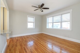5 Sherborn Ct, Unit #8 in Medford, MA - Foto de edificio - Building Photo