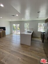 1552 Winona Blvd in Los Angeles, CA - Building Photo - Building Photo