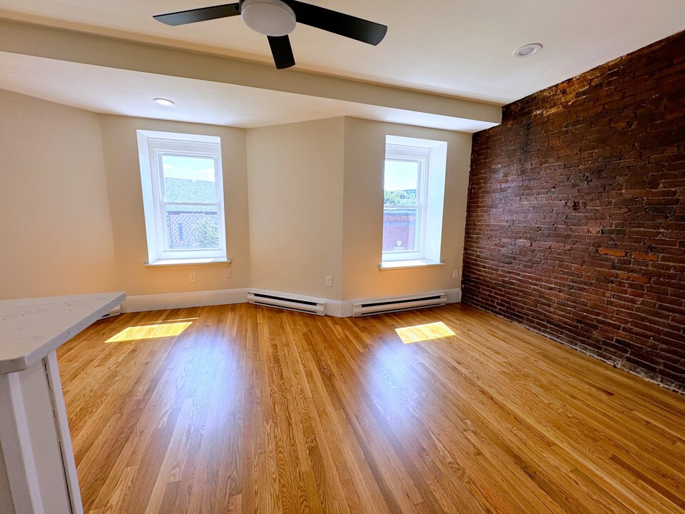 6 Moreland St, Unit 4 in Boston, MA - Building Photo