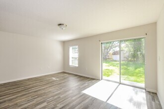 15 Princess Luise Ln in Palm Coast, FL - Building Photo - Building Photo