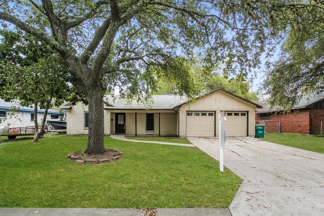 701 Inwood Dr in Baytown, TX - Building Photo - Building Photo