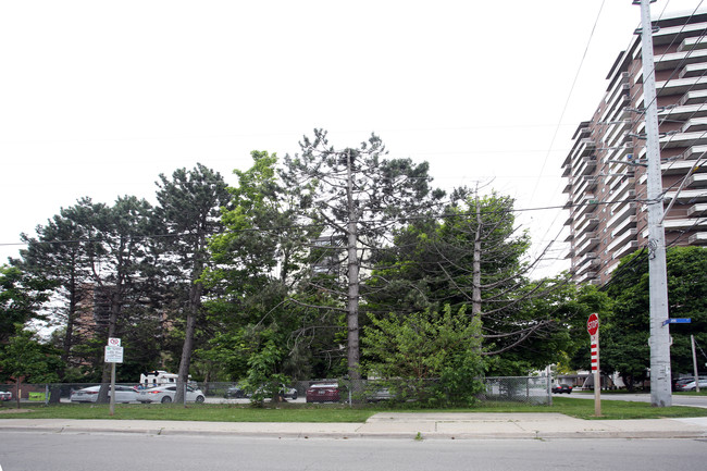 6-8-10 Street Condos in Mississauga, ON - Building Photo - Primary Photo