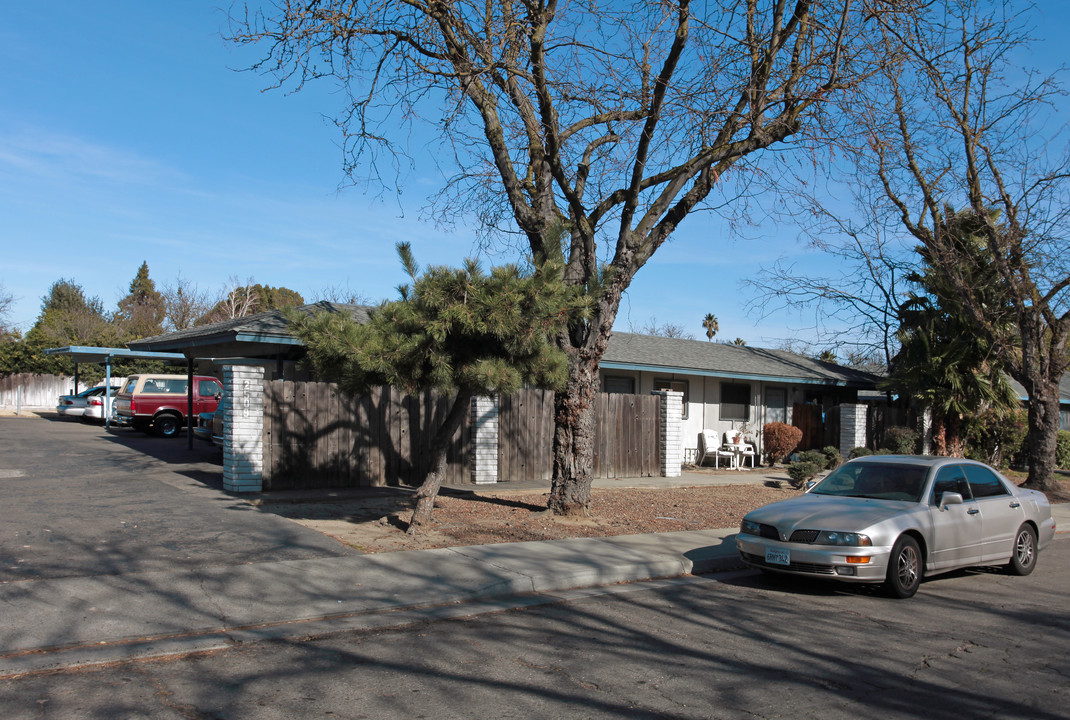 2509 Haddon Ave in Modesto, CA - Building Photo