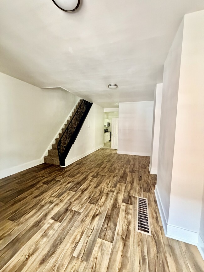 property at 1940 E Monmouth St