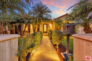 326 N Doheny Dr in Beverly Hills, CA - Building Photo