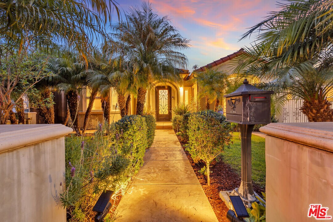 326 N Doheny Dr in Beverly Hills, CA - Building Photo