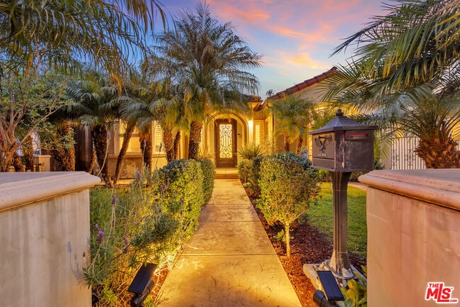 property at 326 N Doheny Dr