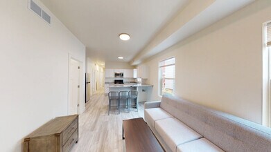 1214 Washtenaw Ct in Ann Arbor, MI - Building Photo - Building Photo