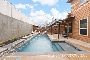 400 Hidden Lake Ct in Burleson, TX - Building Photo