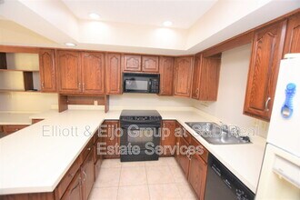637 Victoria Square Ln in Lakeland, FL - Building Photo - Building Photo