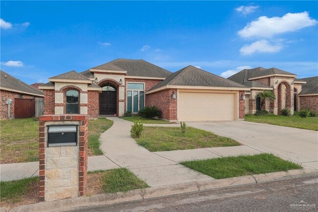 19 N Dogwood St in Pharr, TX - Building Photo - Building Photo