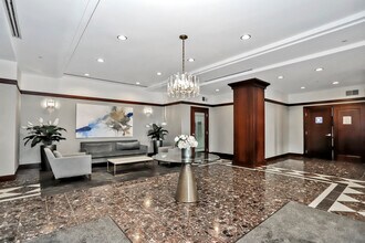 21 W Chestnut St in Chicago, IL - Building Photo - Building Photo