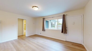 590 Ralston Ave, Unit 5 in Belmont, CA - Building Photo - Building Photo