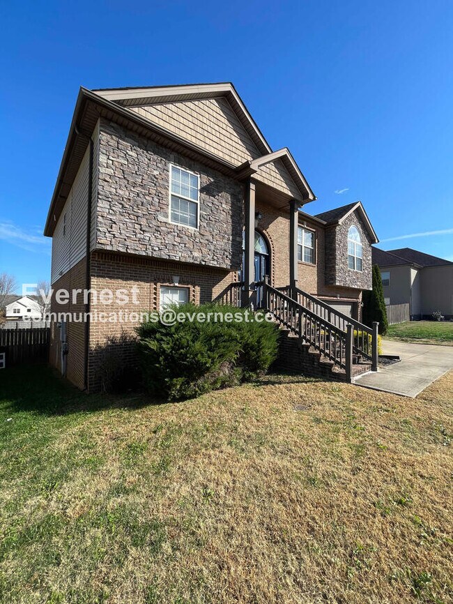 3393 Wiser Dr in Clarksville, TN - Building Photo - Building Photo