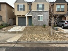 329 Shafer Ave, Unit Room 2 in Merced, CA - Building Photo