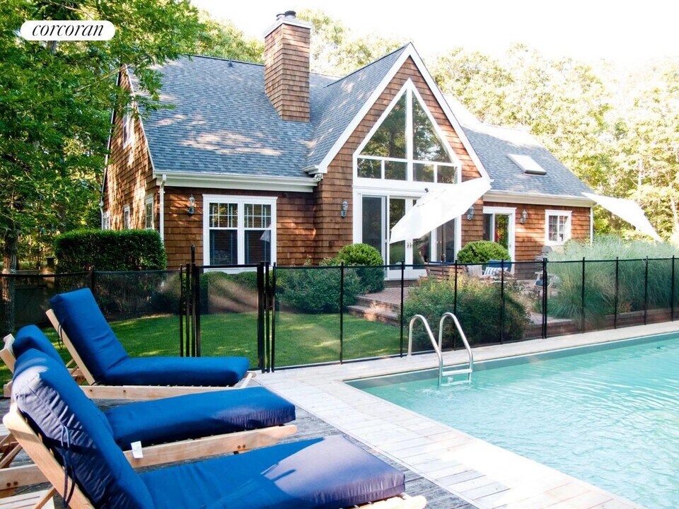 26 Briarcroft Dr in East Hampton, NY - Building Photo