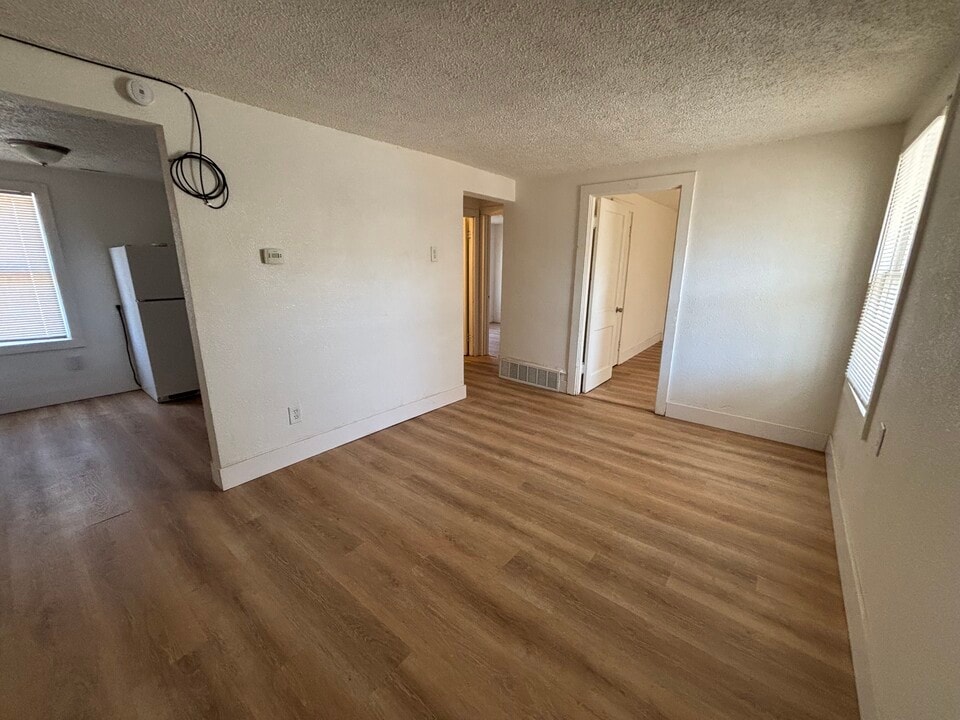 634 W 14th Ave in Hutchinson, KS - Building Photo