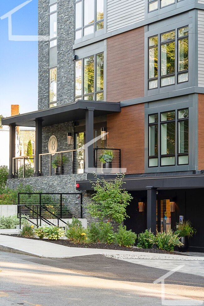 21 Kinmonth Rd in Newton, MA - Building Photo - Building Photo