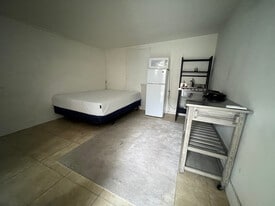 11XX SW 24th Ave in Fort Lauderdale, FL - Building Photo