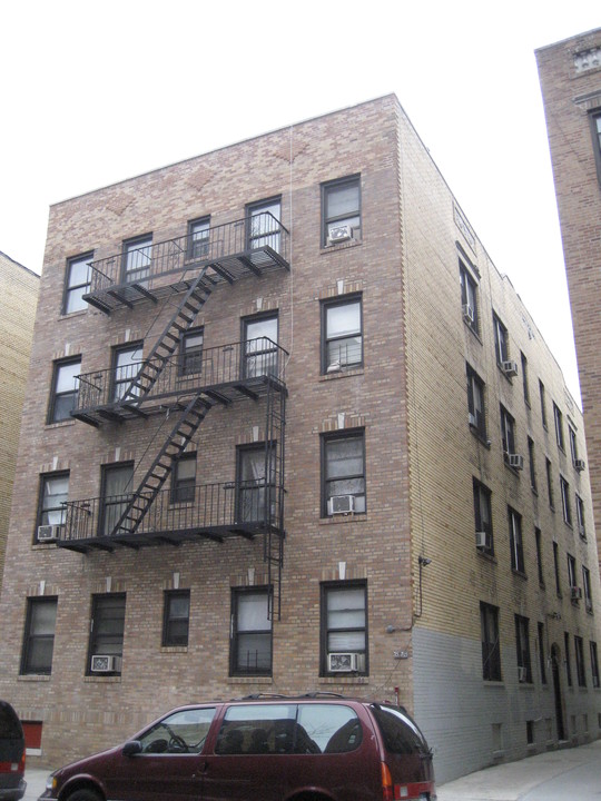 35-38 94th St in Jackson Heights, NY - Building Photo