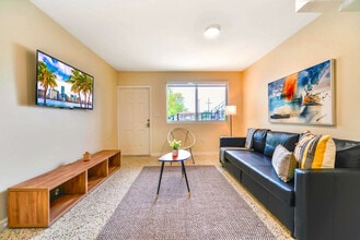 1001 NE 80th St in Miami, FL - Building Photo - Building Photo