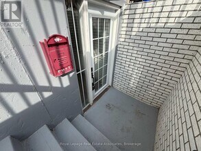 114 Sail Crescent in Vaughan, ON - Building Photo - Building Photo