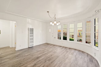 9506 National Blvd, Unit 9508 in Los Angeles, CA - Building Photo - Building Photo